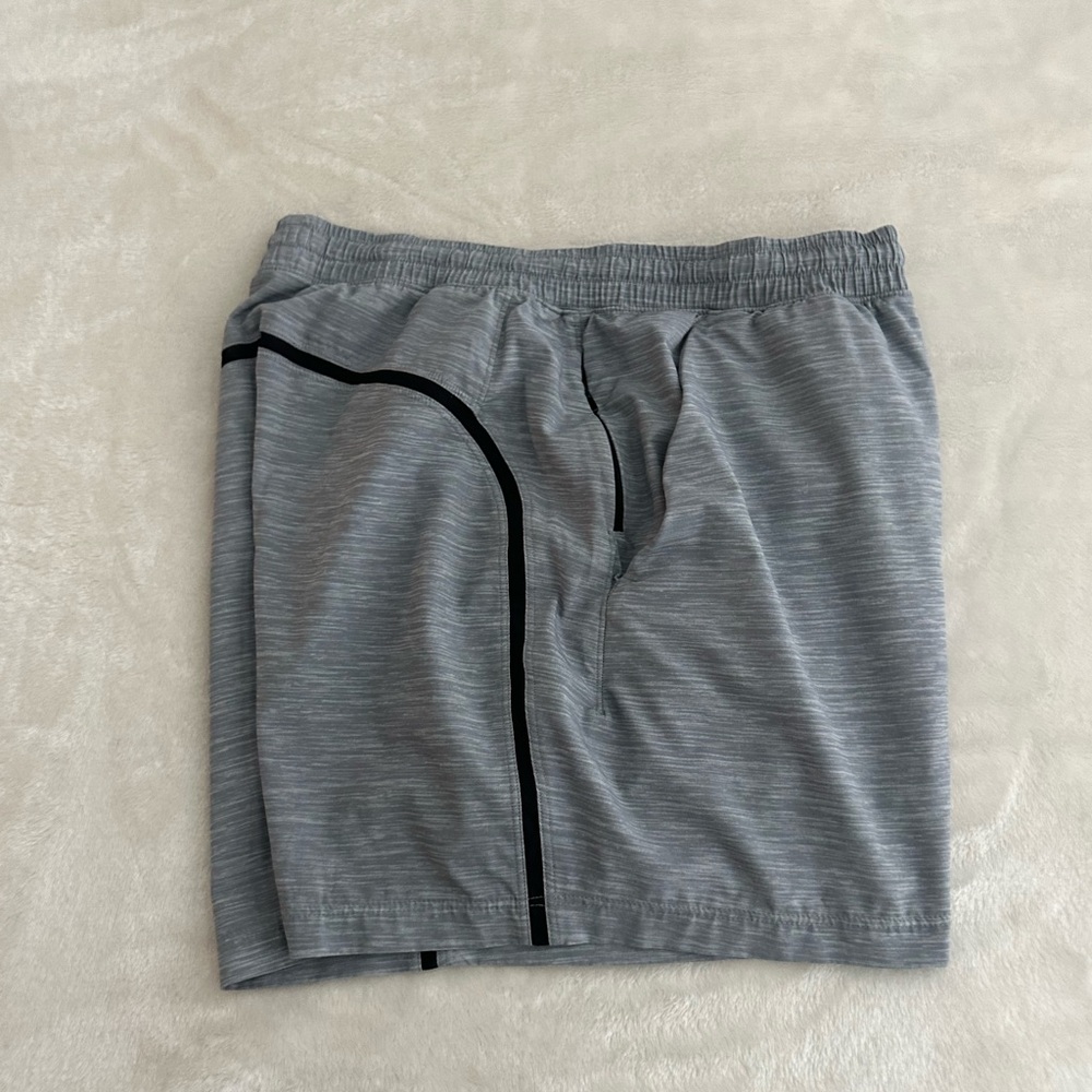 Lululemon 5 inch pace breaker LINED - Picture 2 of 3